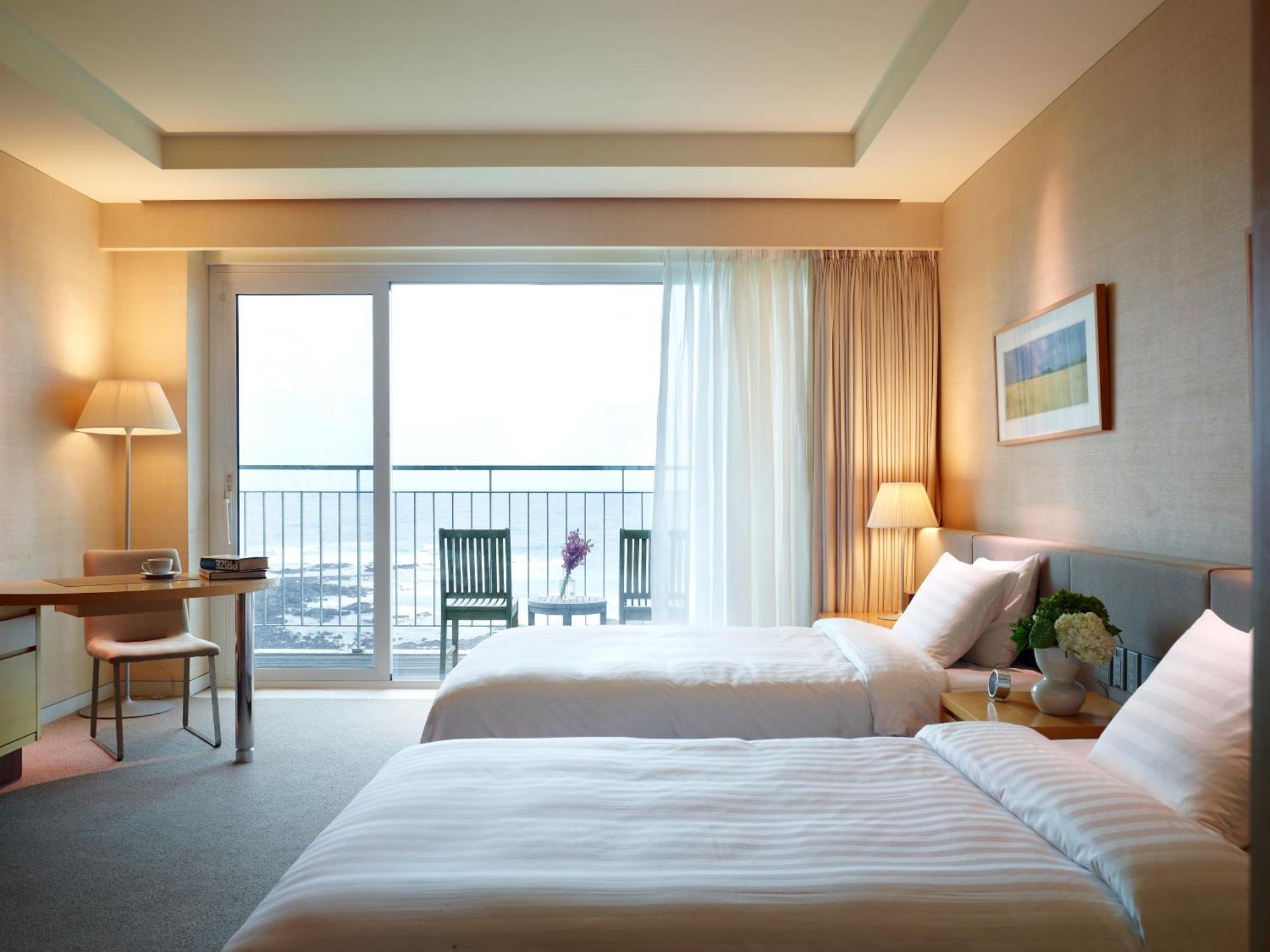 Haevichi Hotel & Resort Jeju Seogwipo Exterior photo